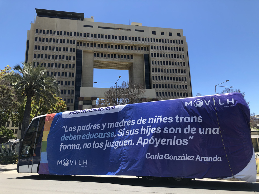 Bus de la Diversidad recorre Valparaíso y lamenta indiferencia de  autoridades locales frente al aumento de la homofobia y la transfobia en la  Región – Movilh Chile