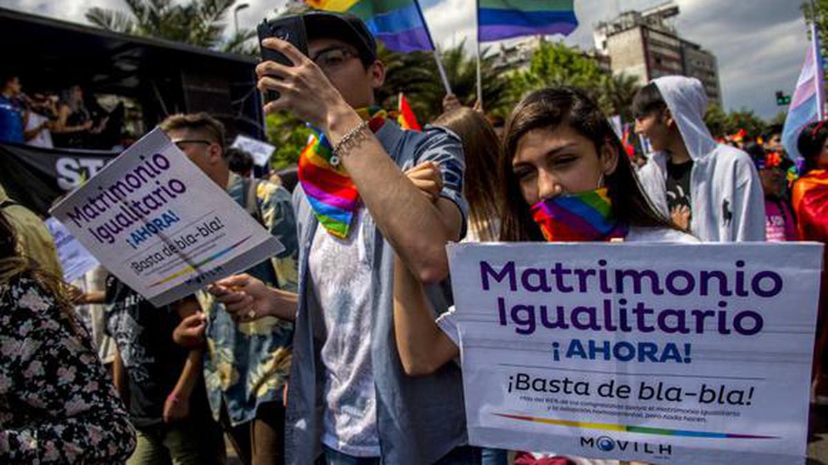 Matrimonio Igualitario: Comisión Mixta lo aprueba garantizando a las  parejas del mismo sexo los derechos de filiación y de cuidado personal de  hijos/as – Movilh Chile